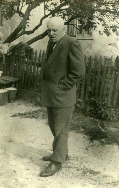 KKE 4611.jpg - Fot. Portret. Karol Jarzynowski – dziadek Marii Jolanty Mierzejewskiej (z domu Jarzynowska), Milewo, lata 50-te XX wieku.